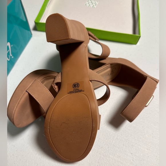 Beige heels worn for about half hour for a wedding. Size 8.5, very comfortable. - Picture 3 of 3